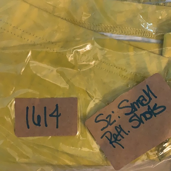 ⭐️Free People Movement Reflective Athletic Shorts Women’s Size Small - Picture 3 of 3